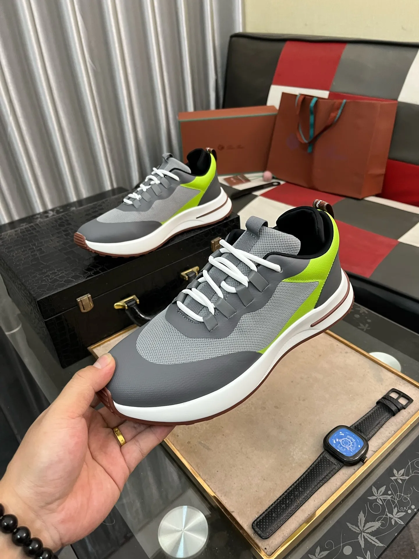 Men's men's shoes💰560⌚️⌚️LoroPiana/Noyo Piana WeekendWalk men's new thick-soled sports shoes, LP lace-up casual shoes that are as comfortable as clouds! The upper is made of cowhide leather, highlighting the sporty style. The lightweight sole adds a touch of modernity to the shoe. Counter original box packaging with dust bag!  Size: 38-449️⃣Colors available